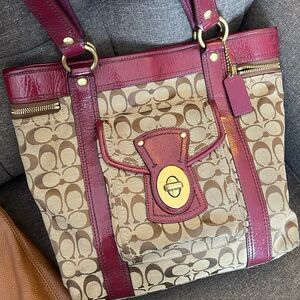 COACH Burgundy Sig Jacquard Large Shoulderbag